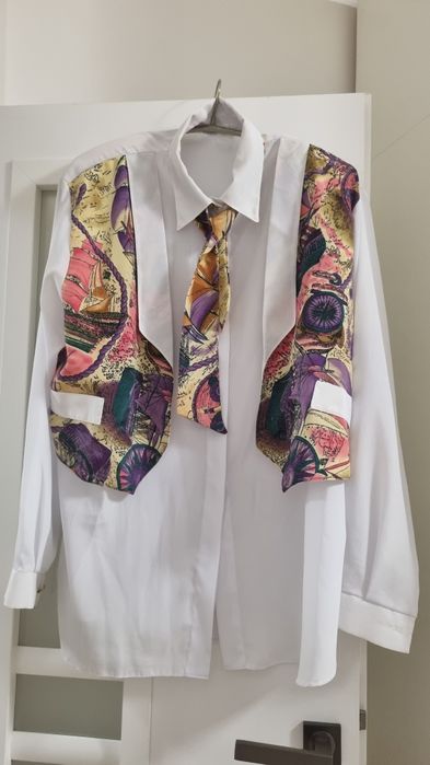 Camasa satin alba cu vesta si cravata 42