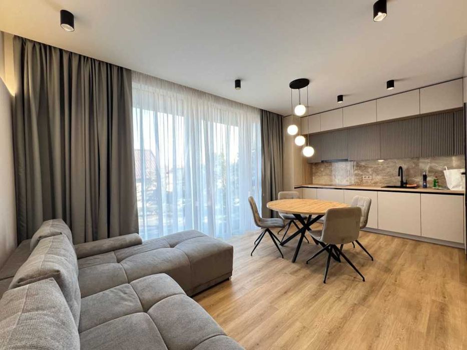 Inchiriez apartament cu 3 camere in Centru cu parcare