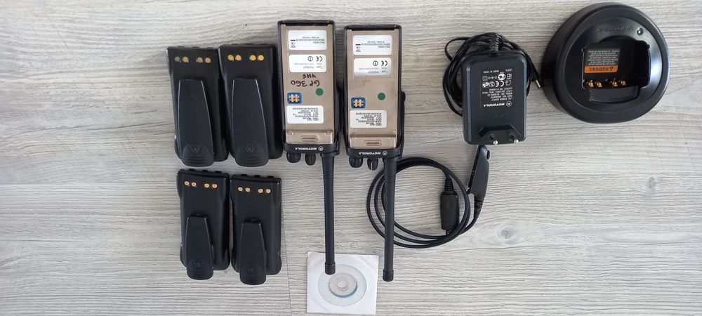 Vând statii emisie recepție profesionale Motorola GP 360