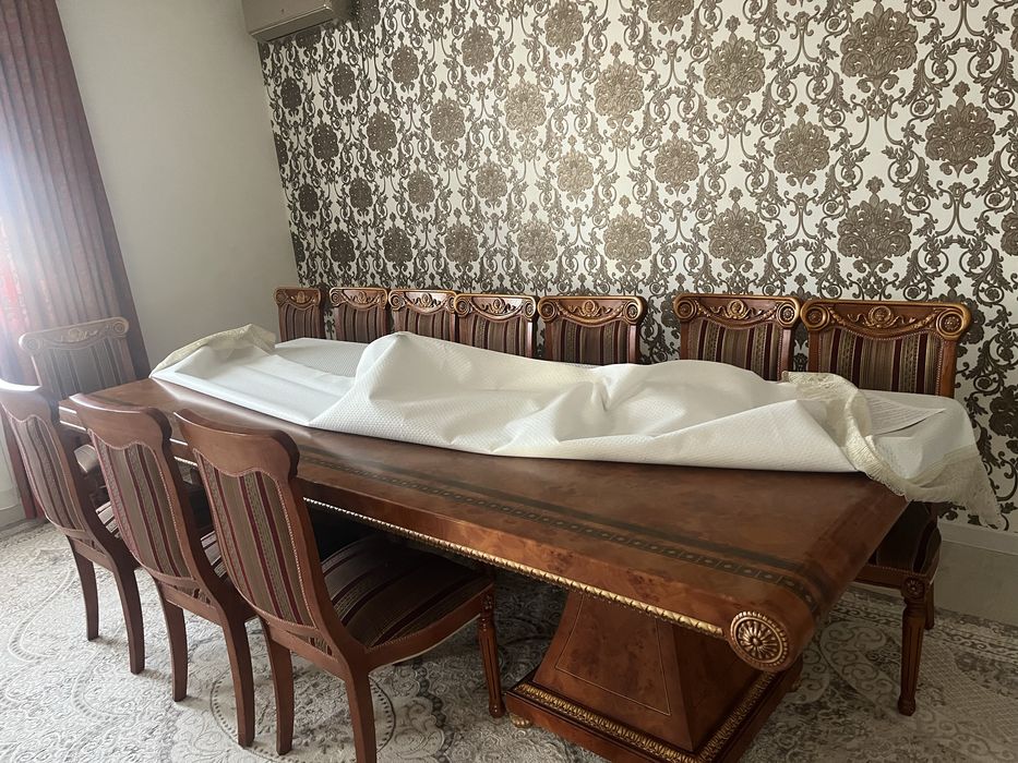 Продам стол и стулия