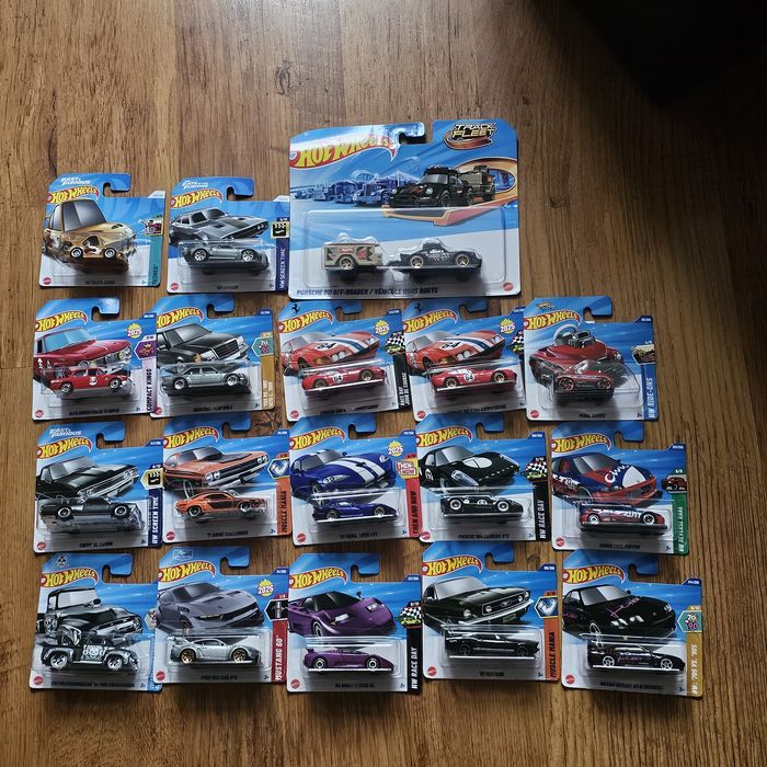 Hot wheels колички.