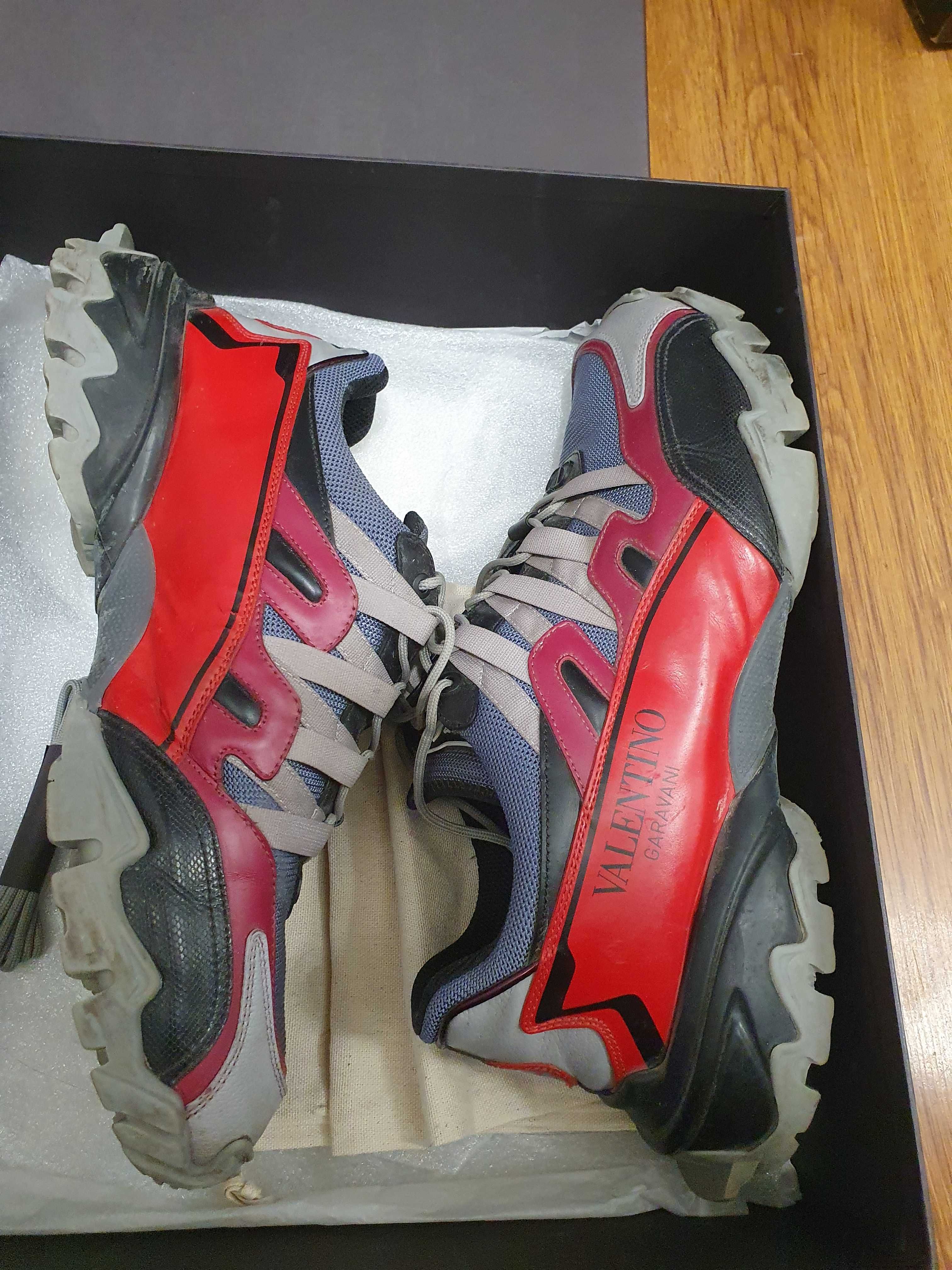 100% оригинални Valentino Garavani Climbers 46