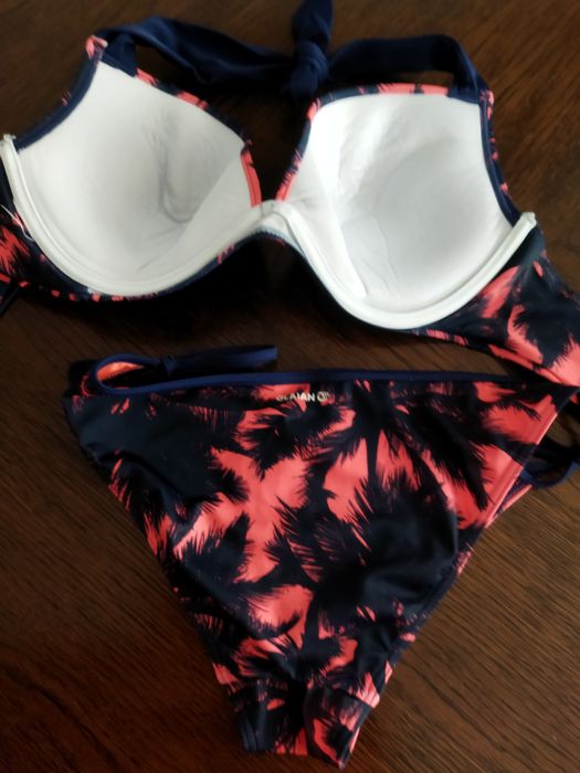 Costum de baie dama . Pret 25 lei .