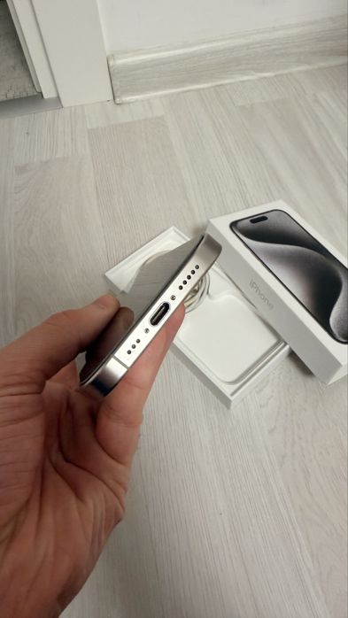 iPhone 15 Pro 256GB white