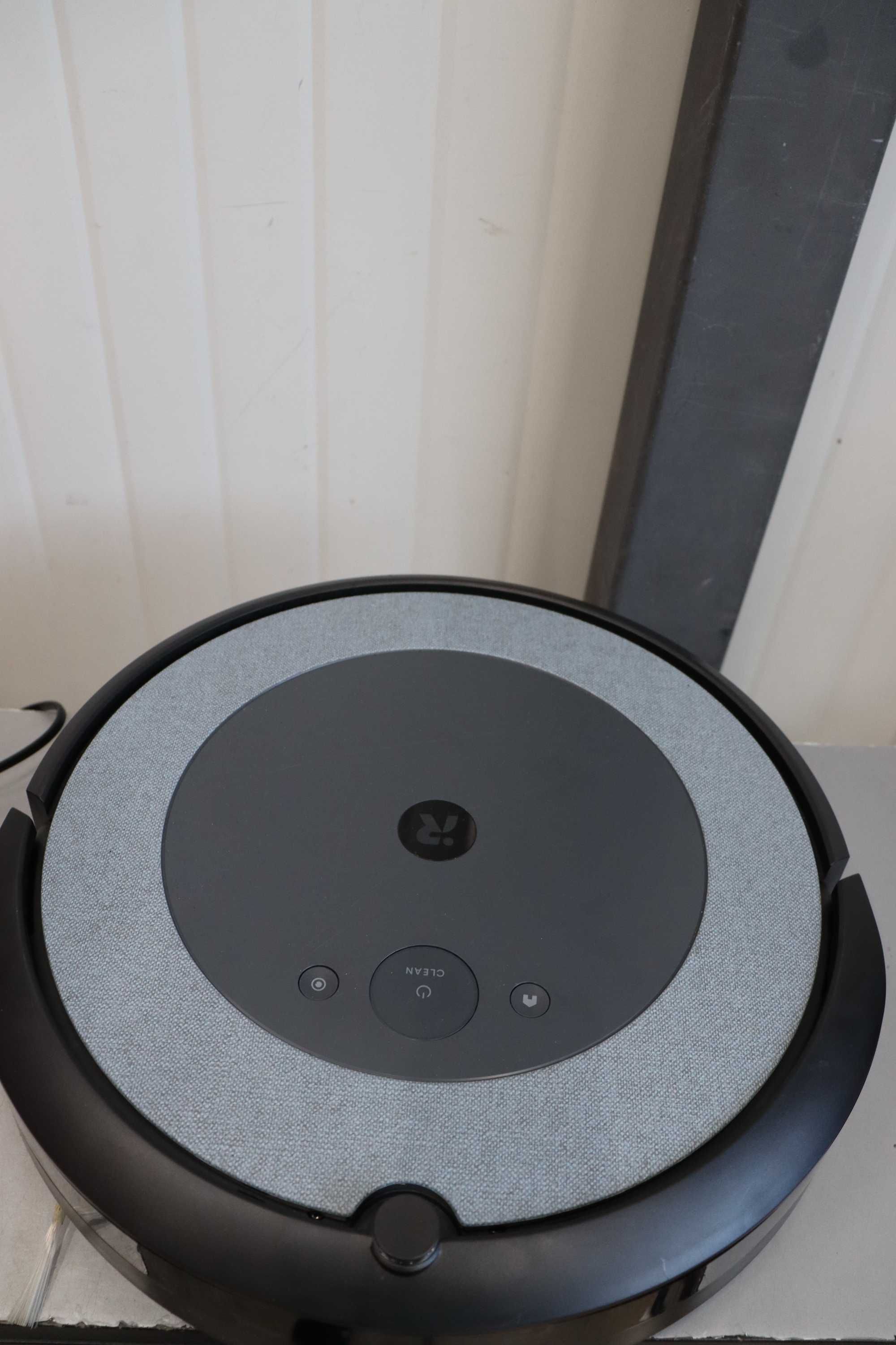 Прахосмукачка робот iRobot Roomba i3