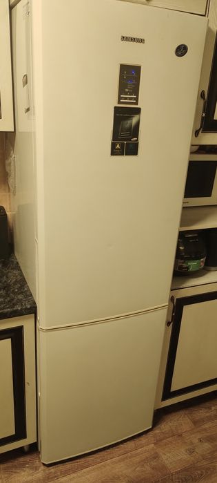 Продам холодильник Samsung