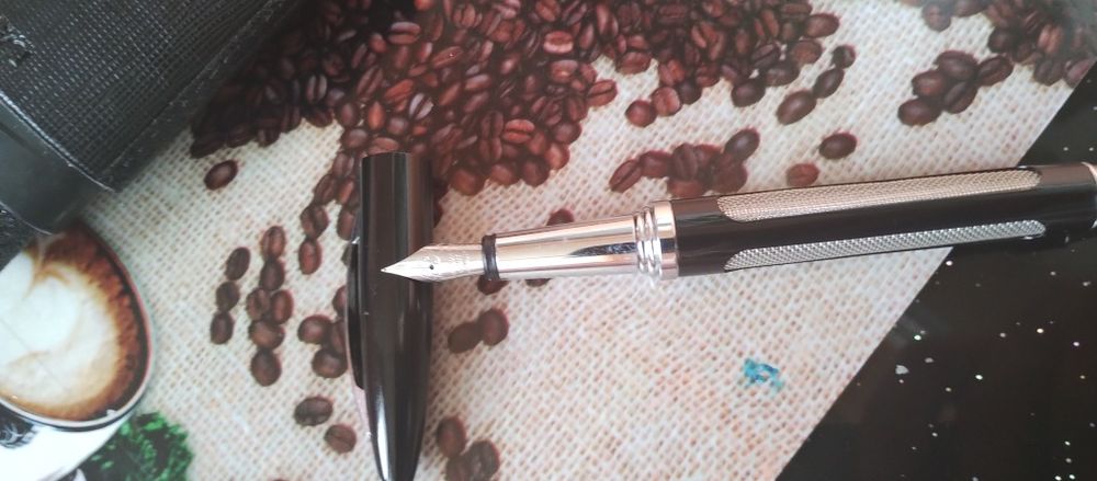 Продавам химикалка lanvin
