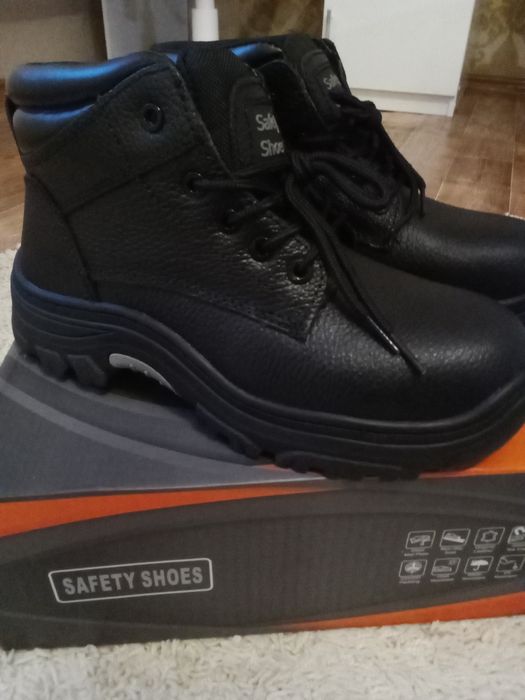 Продам новую спецботинки, размер 39 и 40 лето39