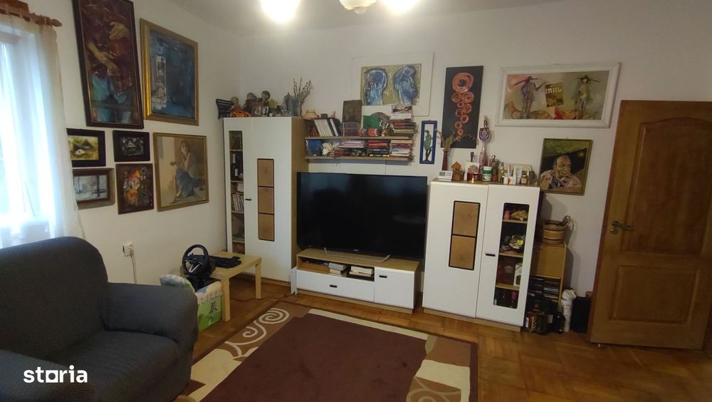 Vand apartament 3 camere in vila, cartierul Dambul Rotund