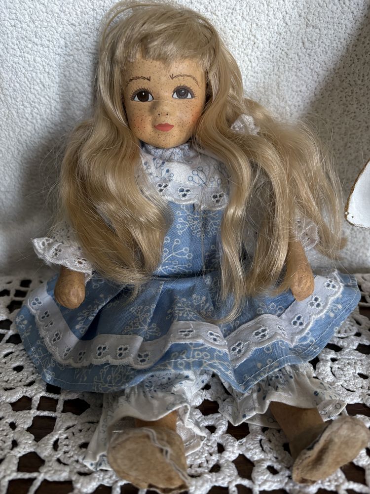 Papusa Alice in Tara Minunilor,iepure