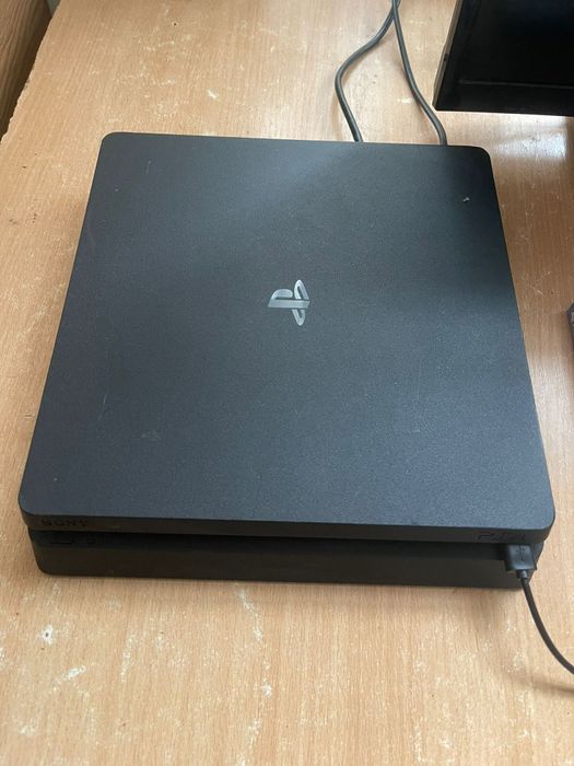URGENT!!! PS4 500GB( FIFA 23 ) + MANETA & TV