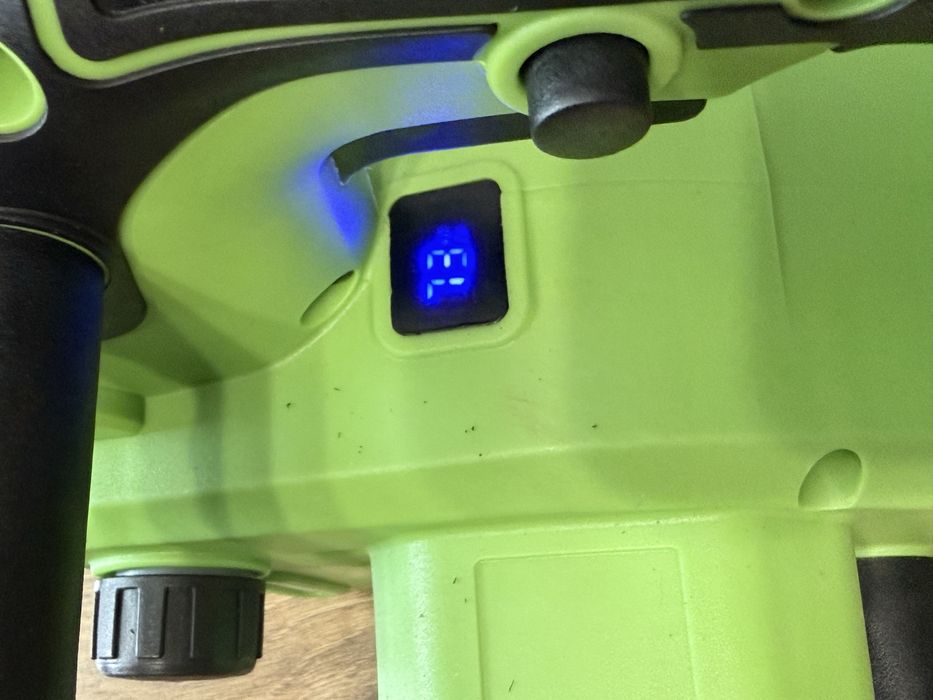 Акумулаторна резачка за дърва