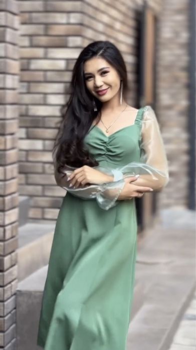 Новое платье с этикеткой