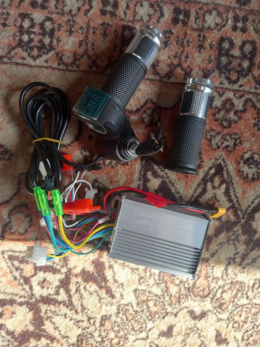 Controler bicicletă electrică de 36v  48v cu aceleratie și displei bat