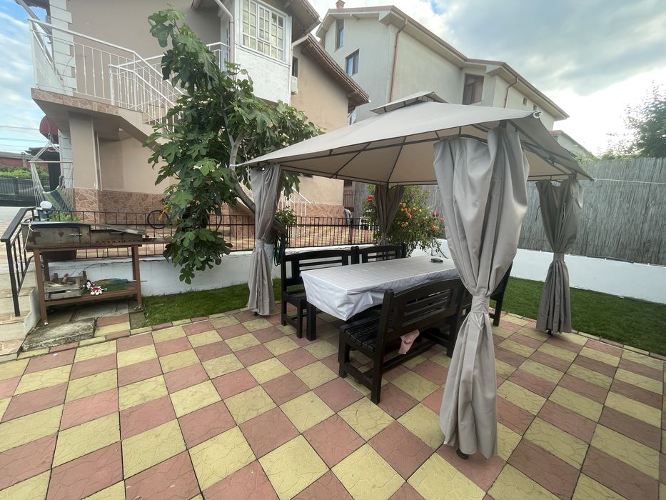 Vând vila / pensiune in 2 Mai