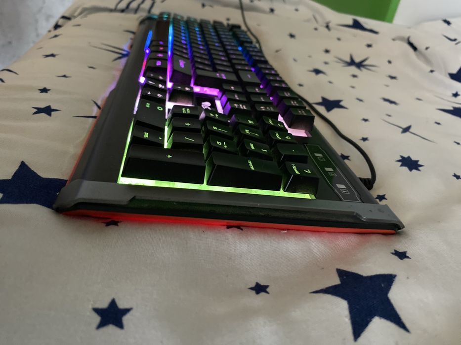 Vand tastatura pc/laptop ,pret NEGOCIABIL !