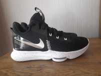 Nike LeBron кецове 43 номер.