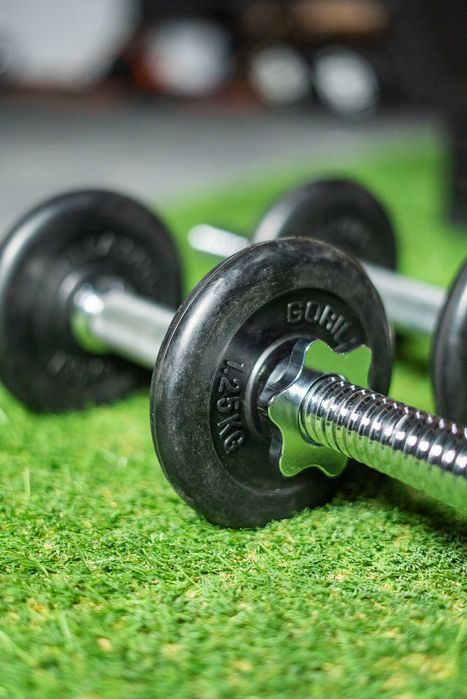 Seturi gantere din fier cauciucate 10kg-55kg 30/31mm