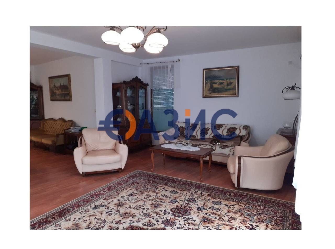 Двуетажна къща с камина и басейн В С. Александрово 260 м2 и двор с
