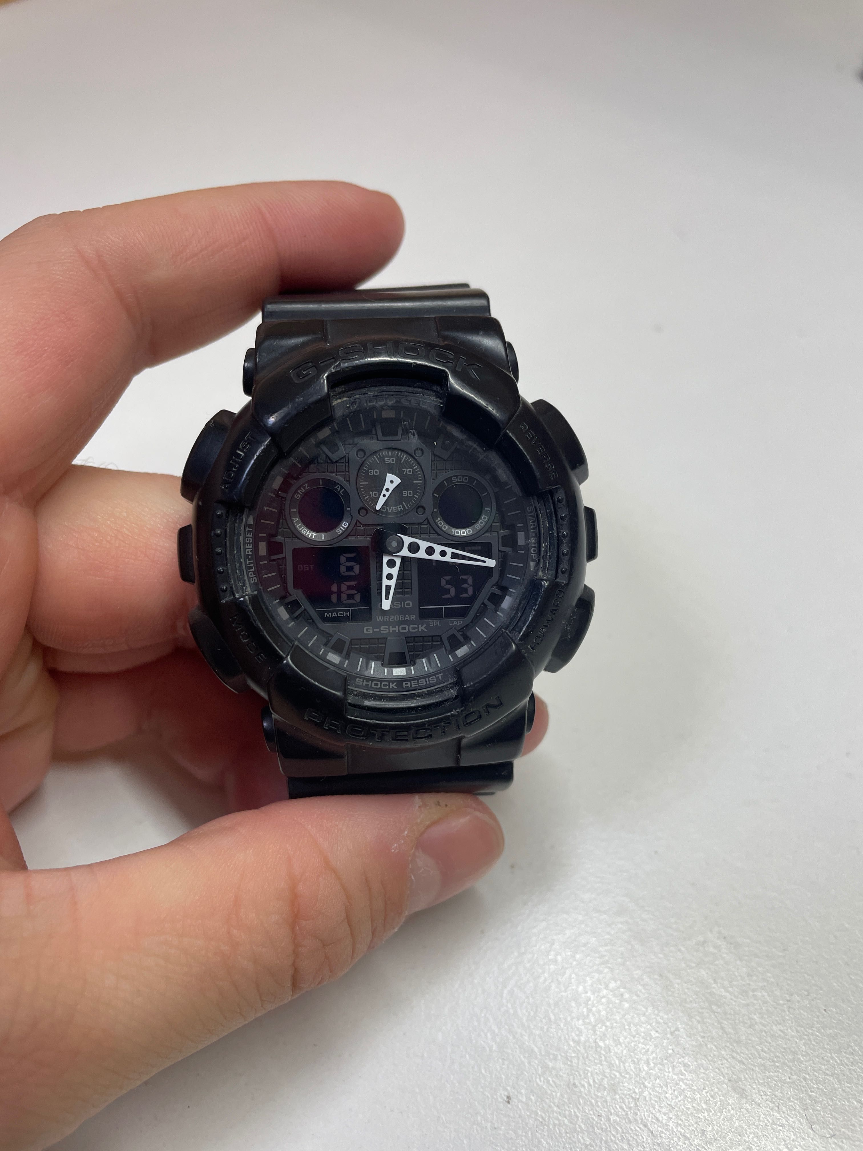 Часовник G-shock