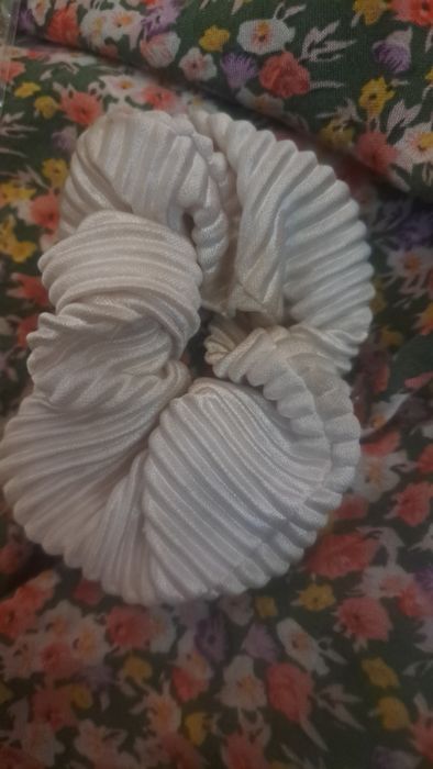 DE VÂNZARE! taba squishy negru cu sclipici și elastic de păr scrunchie