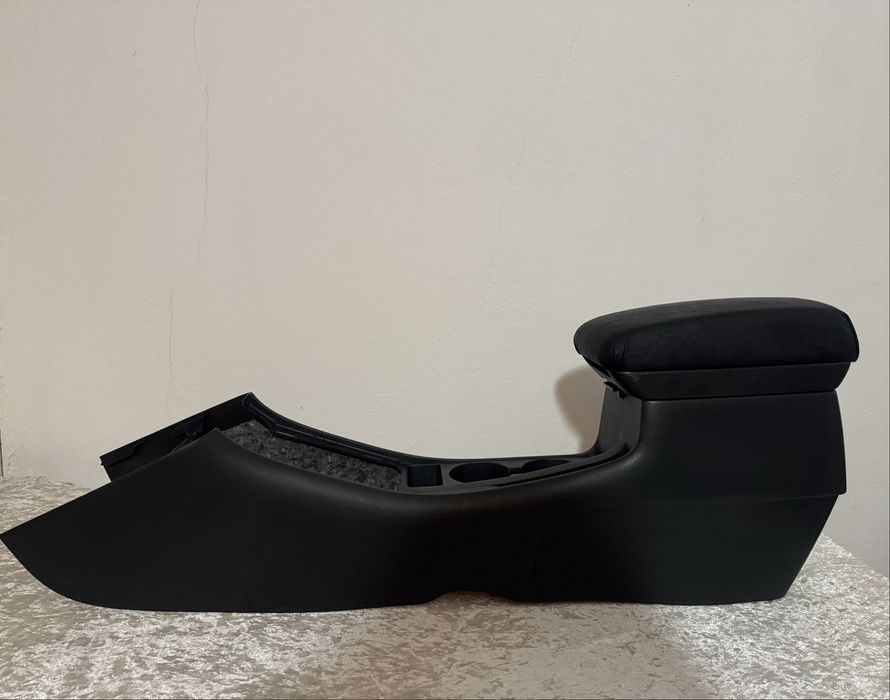 Подлакътник Toyota Corolla E12 Hatchback (11.2001 г. - 02.2007 г.)