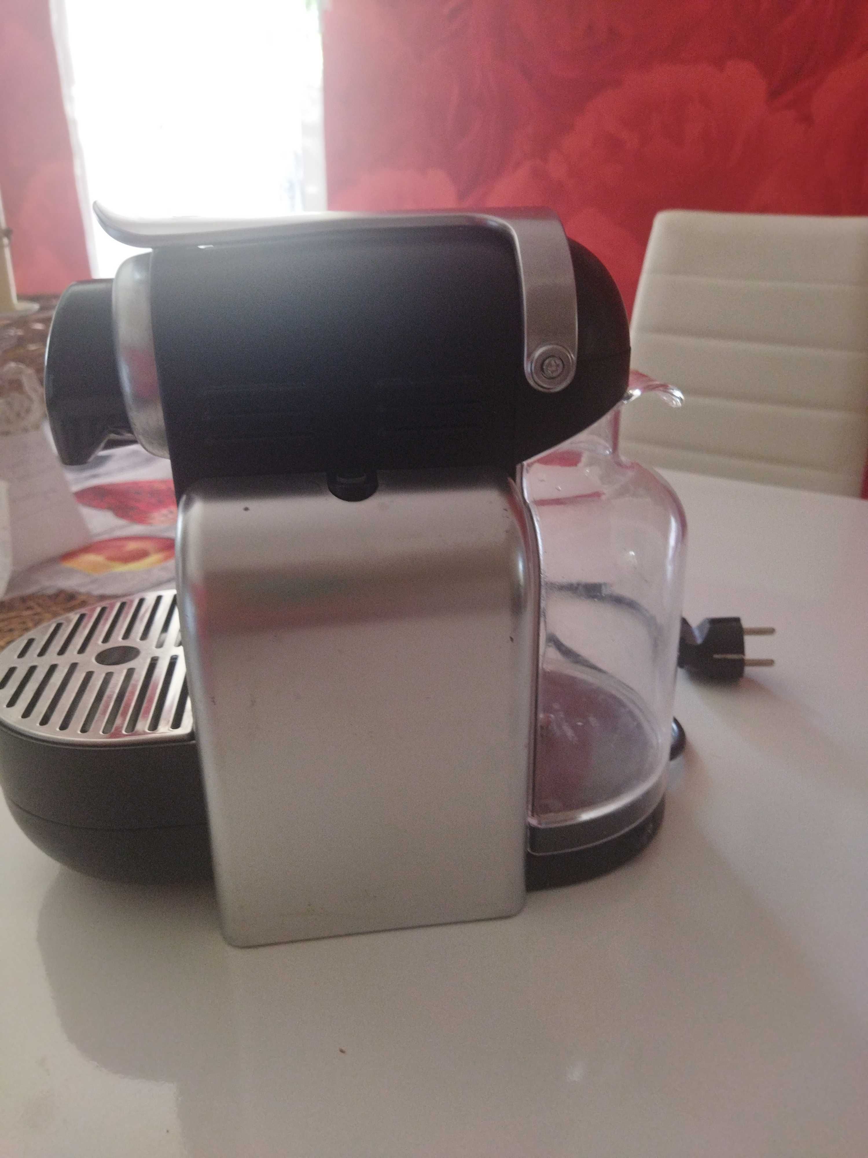 Кафемашина Delonghi с капсули