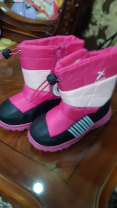 Продам сапожки для девочек.