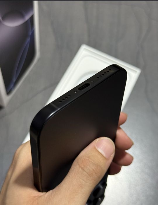 Vând iPhone 16 Pro Max