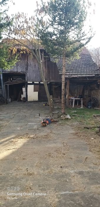 Продавам  двуетажна къща