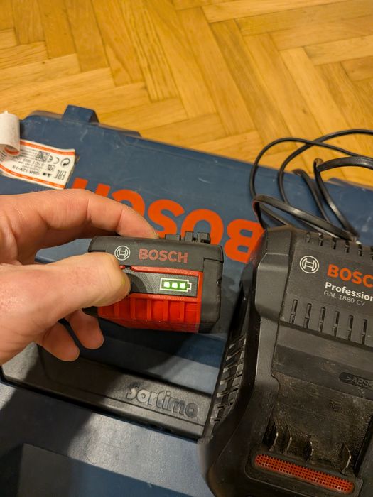 Acumulator Bosch 18V 5Ah + Încărcător rapid 8Ah