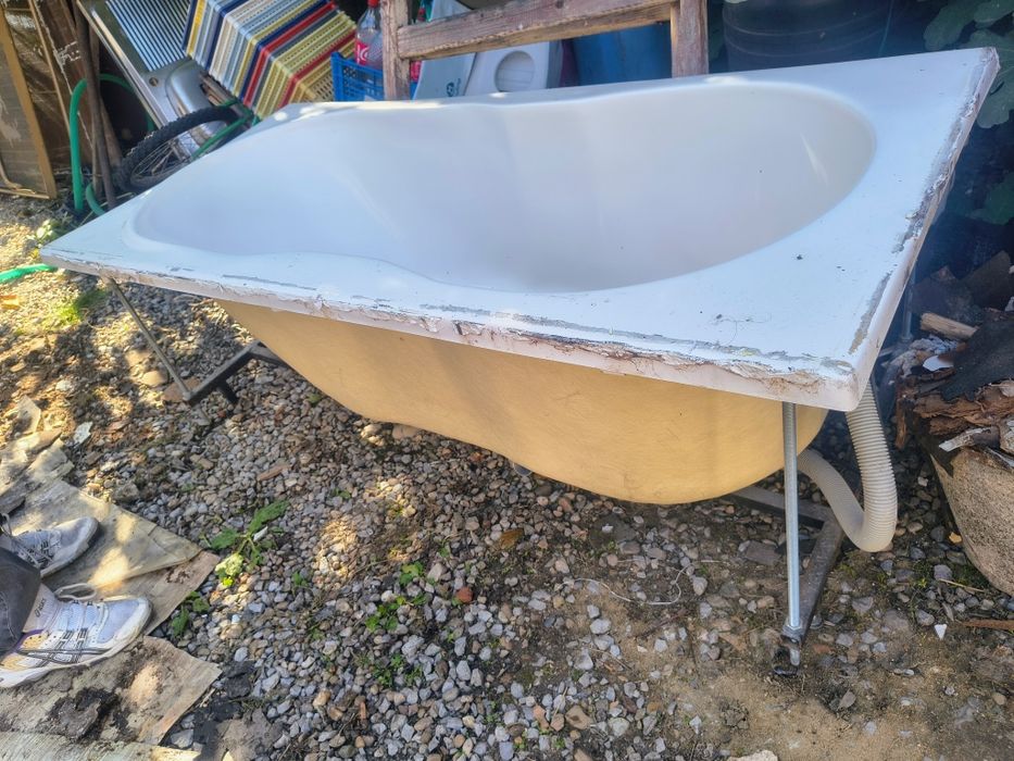 Cadă 150x71x55 in stare bună