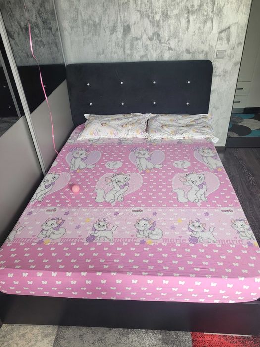 Pat tapițat negru( fără saltea)