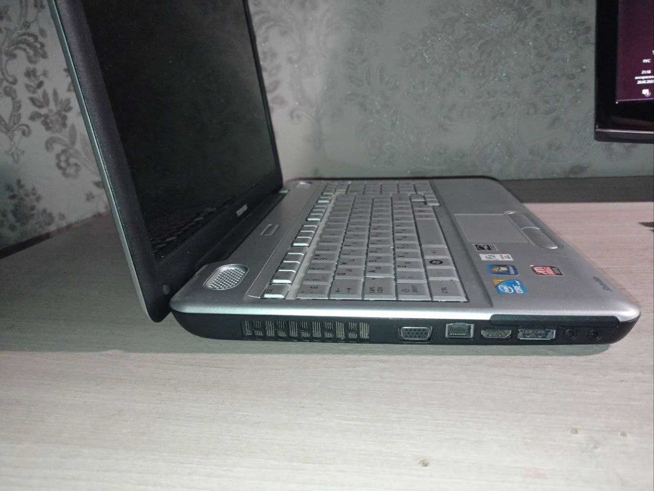 Toshiba Satellite L500-1WR Ноутбук