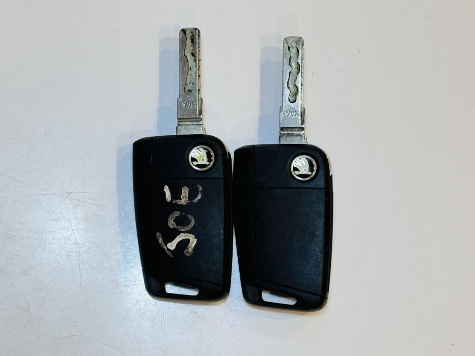 Оригинален ключ за Skoda стъваем с 3бутона с платка