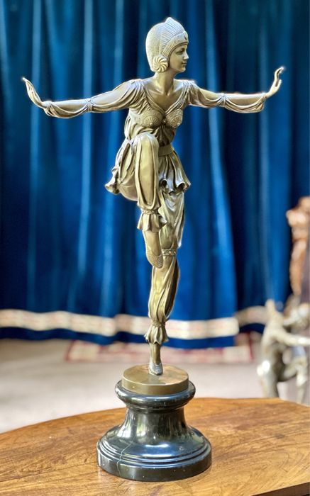 Statuetă Bronz ArtDeco *** vintage / antic / vechi / retro ***