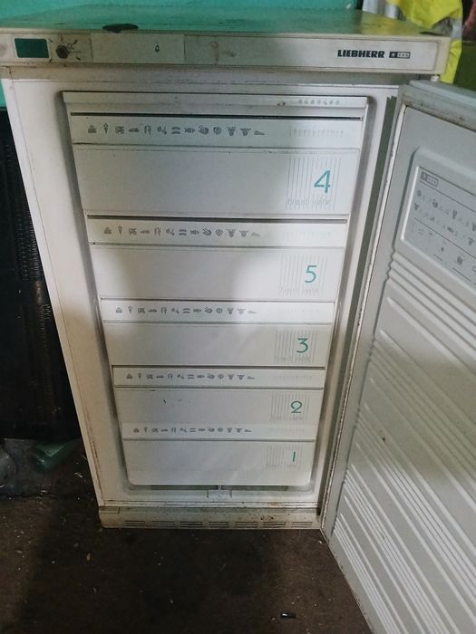 Congelator de vanzare cu 5 sertare