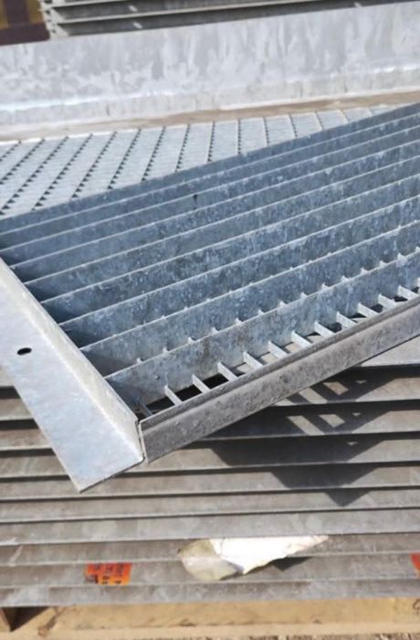 Trepte zincate 656x786