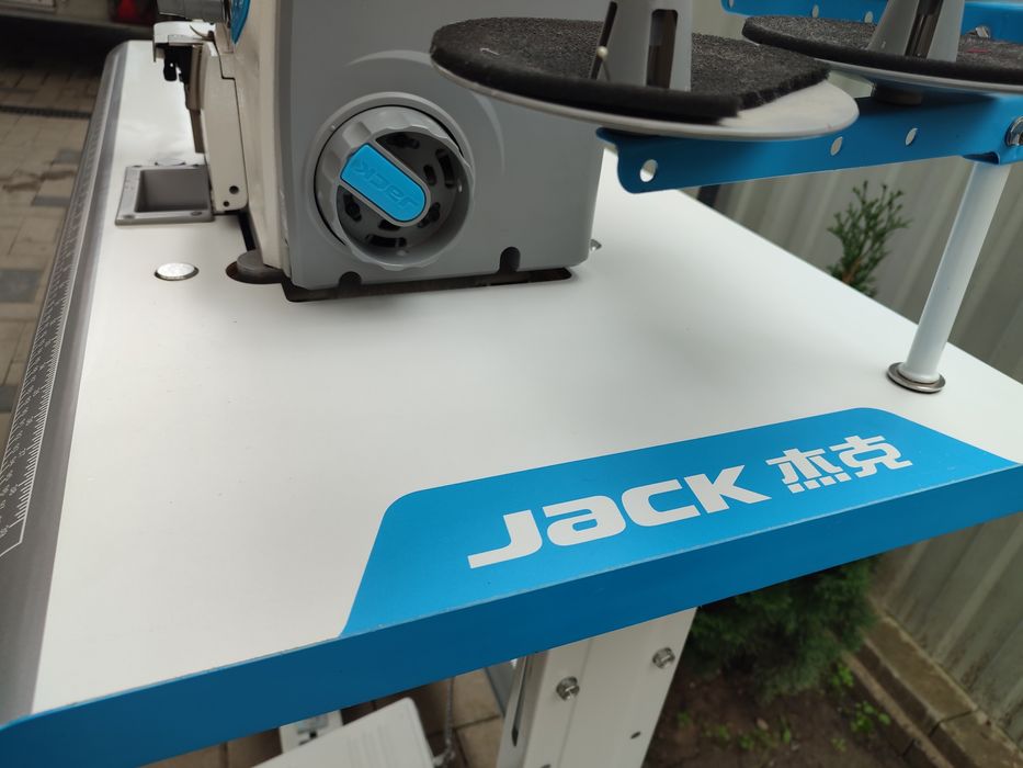 Masina de cusut /  surfilat : Jack/Model C4 , full automat
