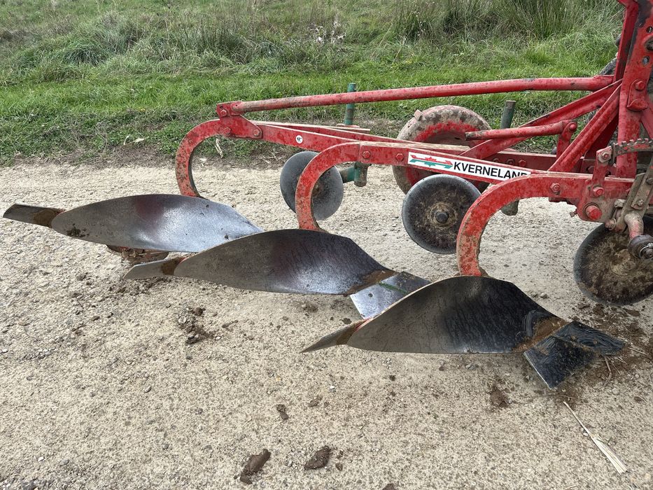 Plug 3 brazde Kverneland nr12