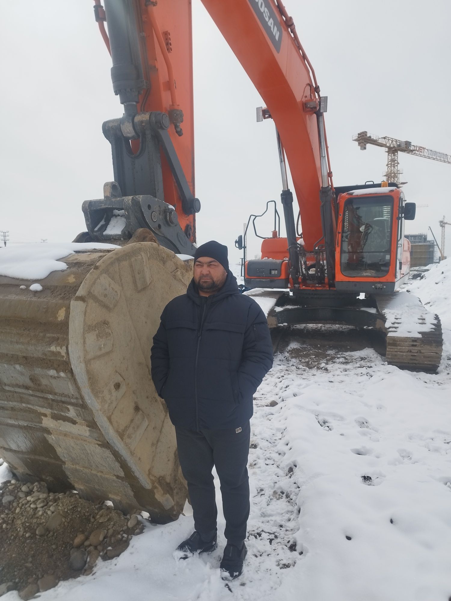 Гусиничьный экскаватор сотилади 340 досан