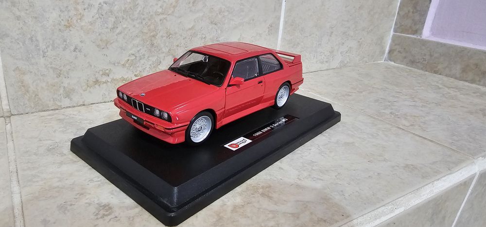 BMW E30 M3 1/24 Burago