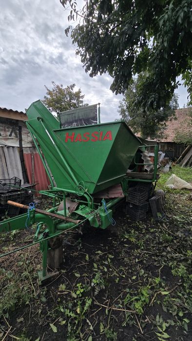 Vând mașina de scos cartofi