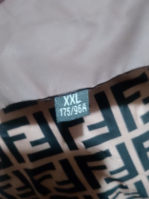 Ayollar kurtkasi sotiladi yangi