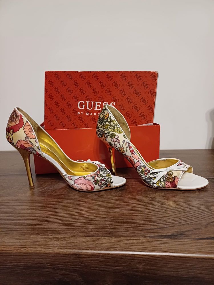 Оригинални обувки Guess