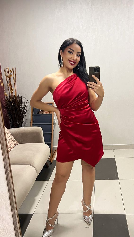 Rochie asimetrică scurtă