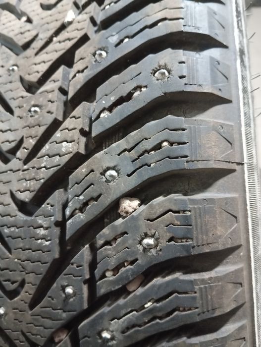 Продается зимние шины в комплекте 4шт размер 235/55r18
