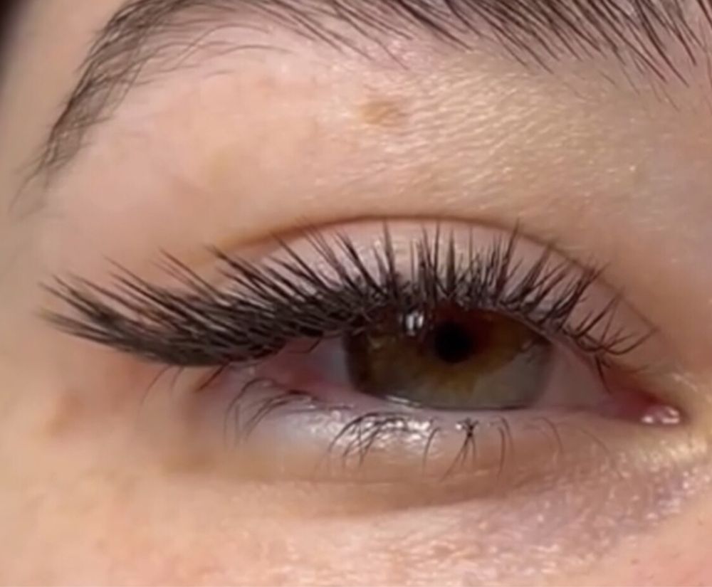 Caut model exyensie gene efect mascara L si extensie sprancene