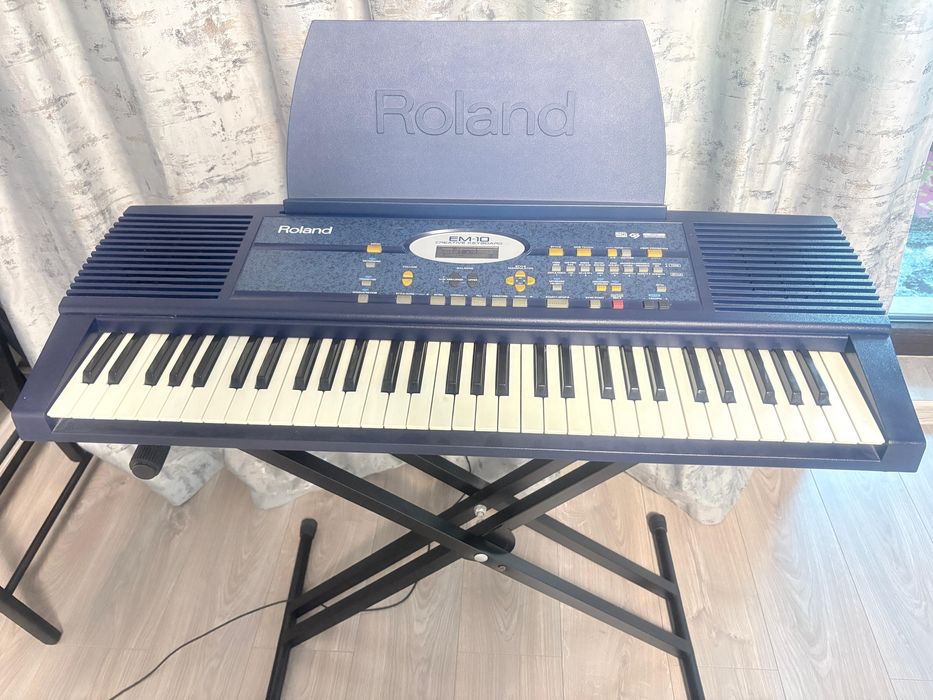 Orga/Pian Roland Em 10