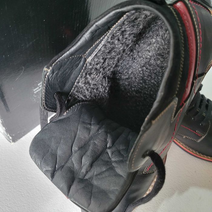 Ghete barbati piele naturala 42 negru cu rosu noi